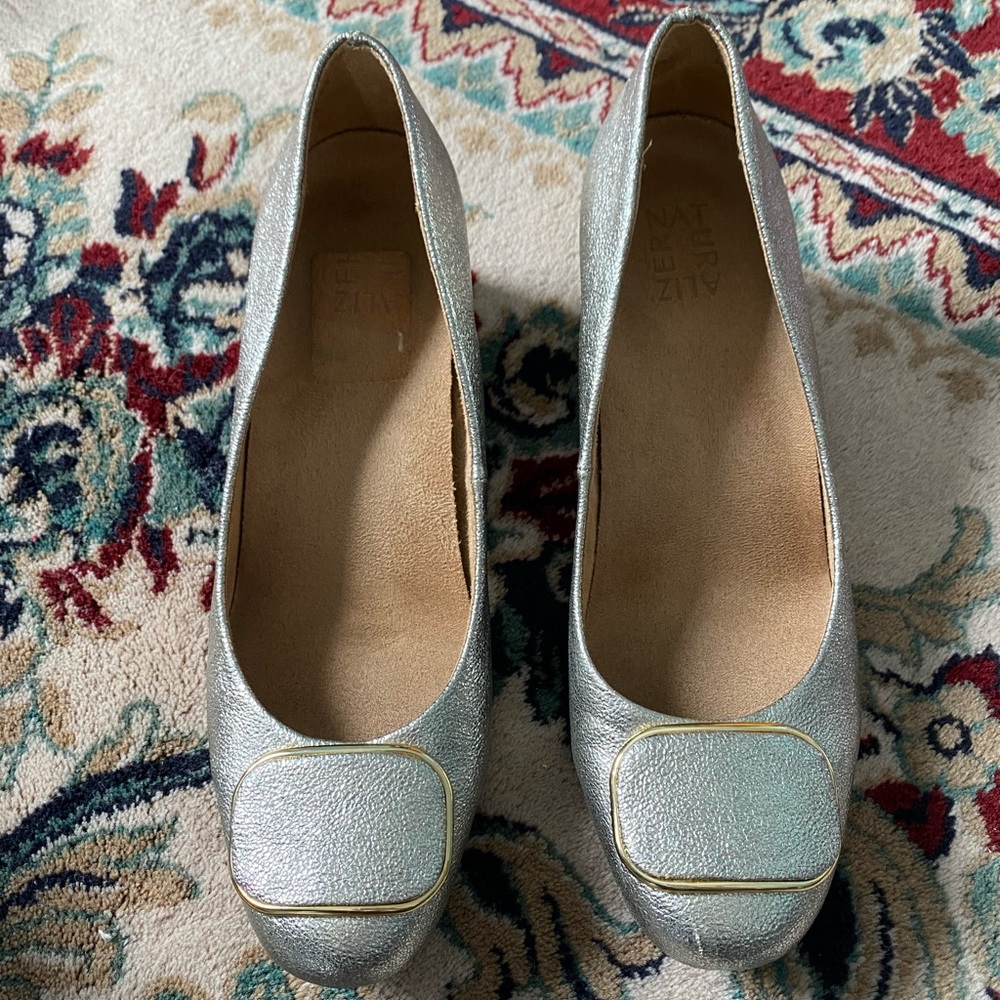 Naturalizer women’s metallic pumps size 9.5